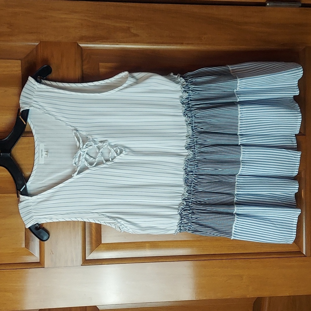 * Maurices Striped Sleeveless Ruffle Waist Tank Top Blouse, Size Large, Like New